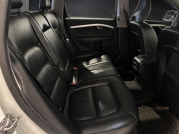 Volvo XC70 14 of 28