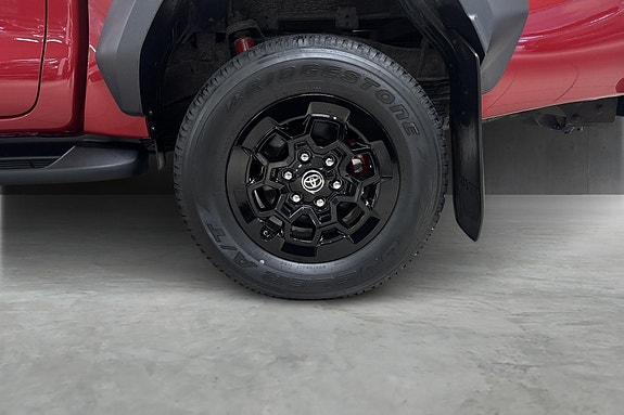 Toyota HiLux 21 of 21