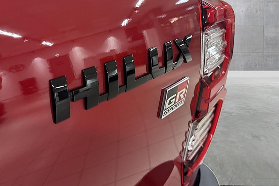 Toyota HiLux 9 of 21