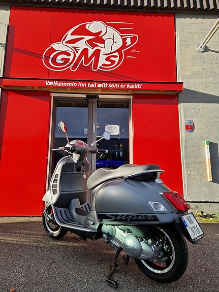 Vespa GTS 300 Supersport 5 of 10