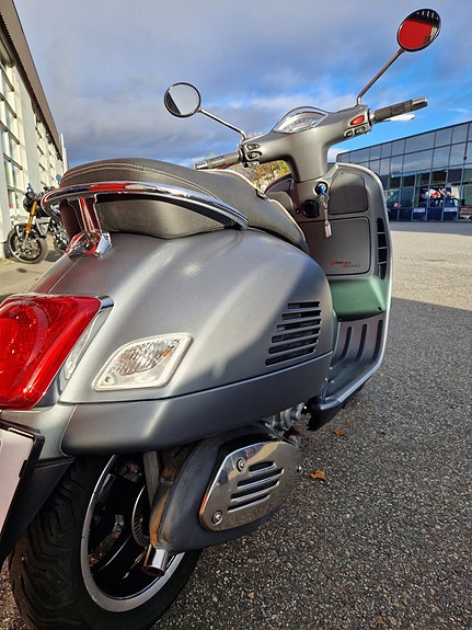 Vespa GTS 300 Supersport 9 of 10