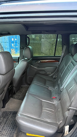 Toyota Land Cruiser 10 of 16