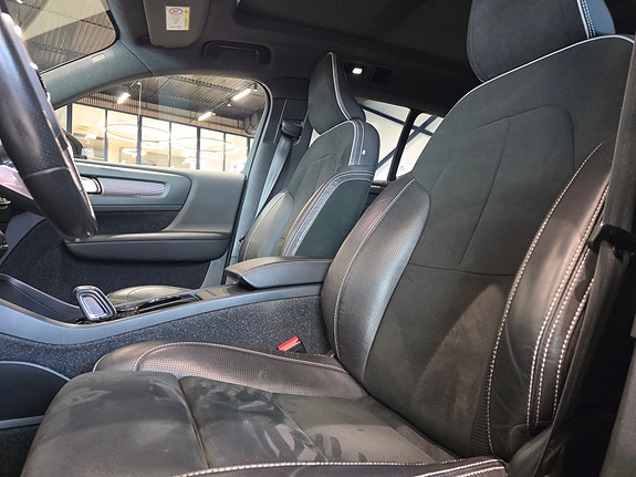 Volvo XC40 14 of 30