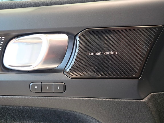 Volvo XC40 17 of 30