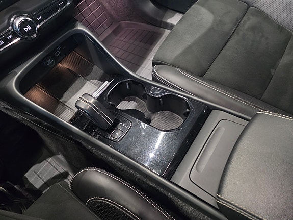 Volvo XC40 23 of 30