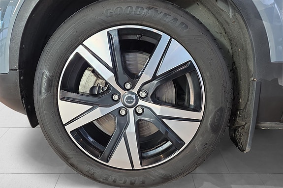Volvo XC40 13 of 30