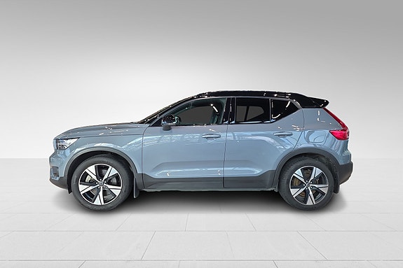 Volvo XC40 2 of 30
