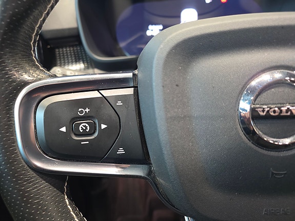 Volvo XC40 19 of 30
