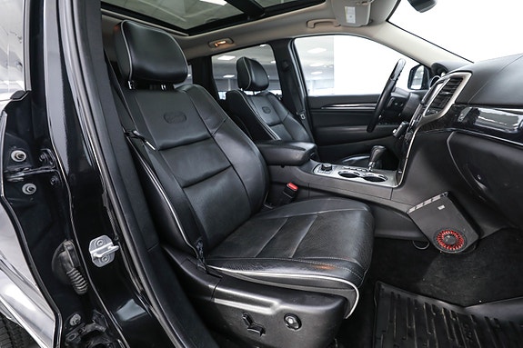 Jeep Grand Cherokee 23 of 30