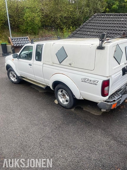 Nissan King Cab 2 of 15