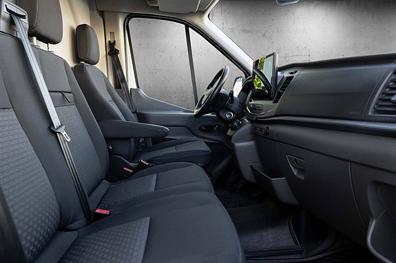 Ford E-Transit 350 L4 Van 18 of 22