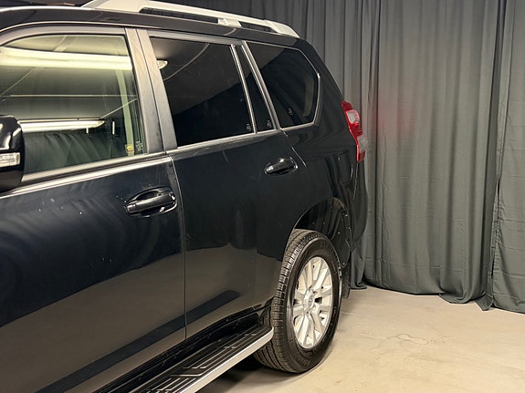 Toyota Land Cruiser 8 of 30