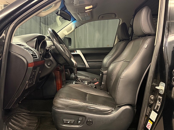 Toyota Land Cruiser 20 of 30