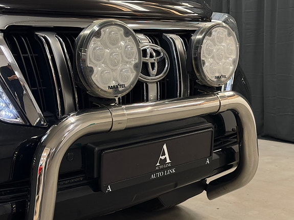 Toyota Land Cruiser 12 of 30
