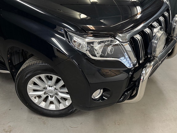Toyota Land Cruiser 3 of 30