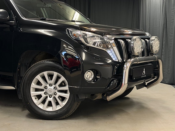 Toyota Land Cruiser 2 of 30