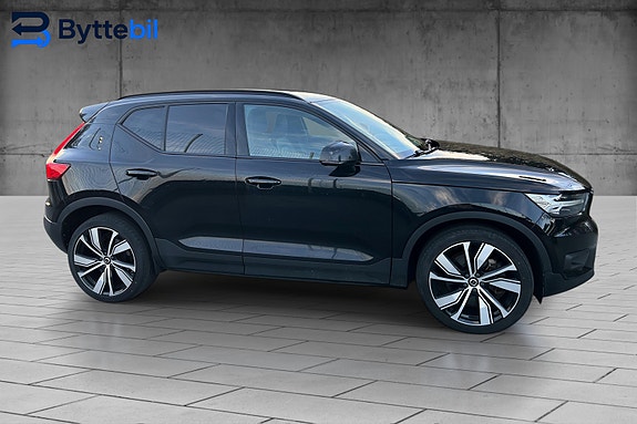 Volvo XC40 4 of 15