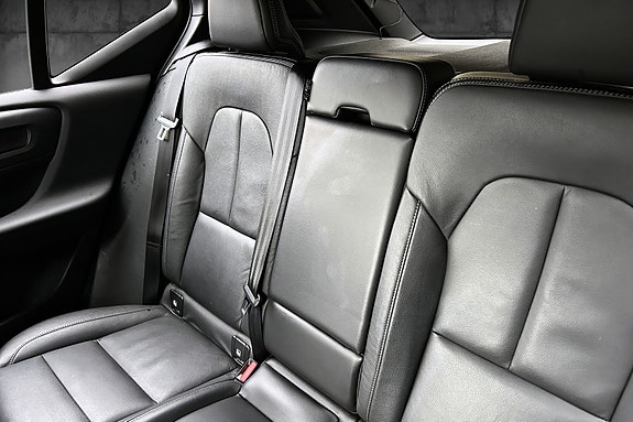 Volvo XC40 12 of 15