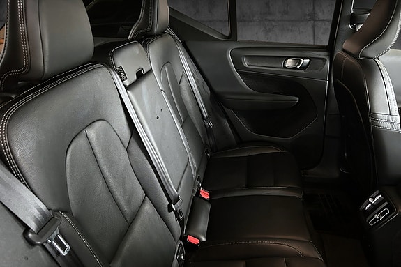 Volvo XC40 14 of 15