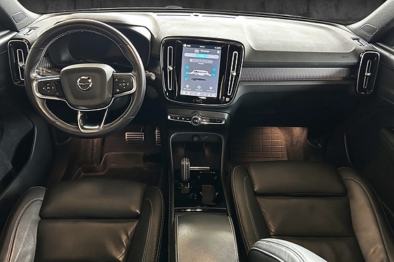Volvo XC40 7 of 15