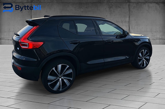 Volvo XC40 5 of 15