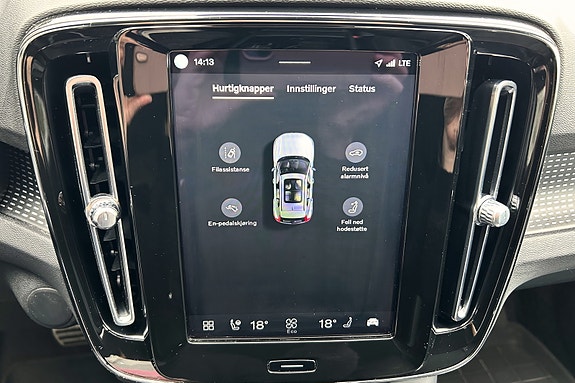Volvo XC40 8 of 15