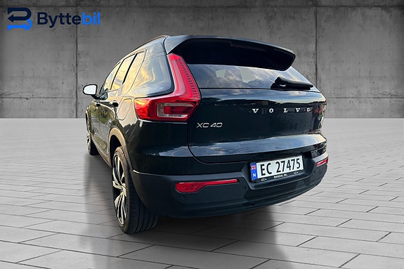Volvo XC40 3 of 15