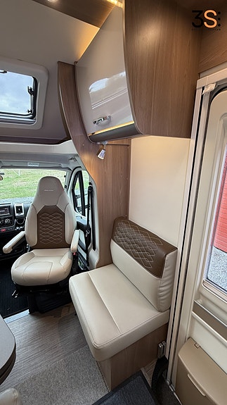 Bürstner Lyseo BT 728 Nordic Edition | Garanti | To enkle senger | Ombyggingsett for senger og sittegruppe | Aircondition, Automat | Lav KM | Skinn Interriør | Nye vinterdekk | Svært godt vedlikeholdt 13 of 30