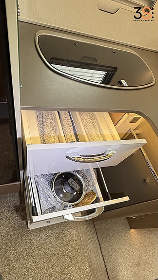 Bürstner Lyseo BT 728 Nordic Edition | Garanti | To enkle senger | Ombyggingsett for senger og sittegruppe | Aircondition, Automat | Lav KM | Skinn Interriør | Nye vinterdekk | Svært godt vedlikeholdt 20 of 30