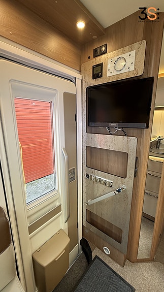Bürstner Lyseo BT 728 Nordic Edition | Garanti | To enkle senger | Ombyggingsett for senger og sittegruppe | Aircondition, Automat | Lav KM | Skinn Interriør | Nye vinterdekk | Svært godt vedlikeholdt 16 of 30