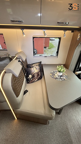 Bürstner Lyseo BT 728 Nordic Edition | Garanti | To enkle senger | Ombyggingsett for senger og sittegruppe | Aircondition, Automat | Lav KM | Skinn Interriør | Nye vinterdekk | Svært godt vedlikeholdt 11 of 30