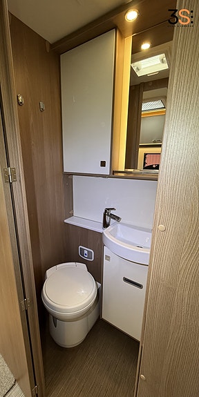 Bürstner Lyseo BT 728 Nordic Edition | Garanti | To enkle senger | Ombyggingsett for senger og sittegruppe | Aircondition, Automat | Lav KM | Skinn Interriør | Nye vinterdekk | Svært godt vedlikeholdt 23 of 30
