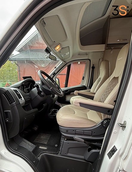 Bürstner Lyseo BT 728 Nordic Edition | Garanti | To enkle senger | Ombyggingsett for senger og sittegruppe | Aircondition, Automat | Lav KM | Skinn Interriør | Nye vinterdekk | Svært godt vedlikeholdt 6 of 30