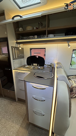 Bürstner Lyseo BT 728 Nordic Edition | Garanti | To enkle senger | Ombyggingsett for senger og sittegruppe | Aircondition, Automat | Lav KM | Skinn Interriør | Nye vinterdekk | Svært godt vedlikeholdt 19 of 30