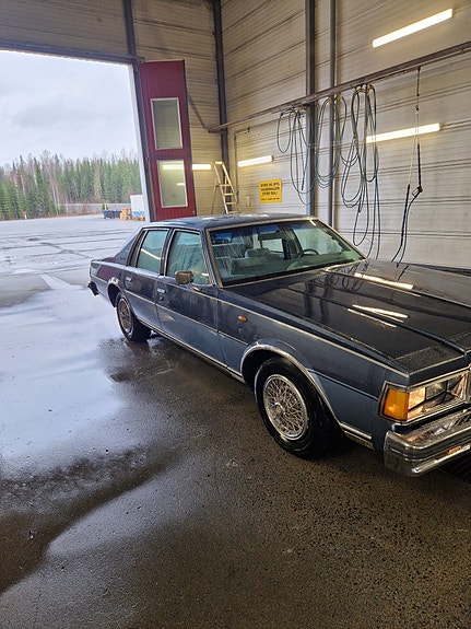 Chevrolet Caprice 8 of 23