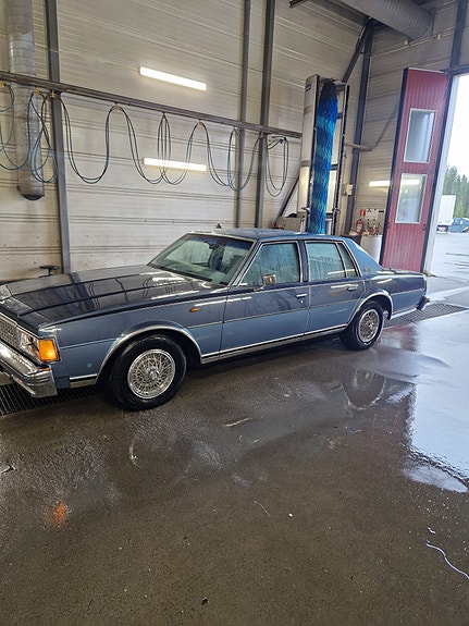 Chevrolet Caprice 2 of 23
