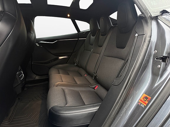Tesla Model S 20 of 21