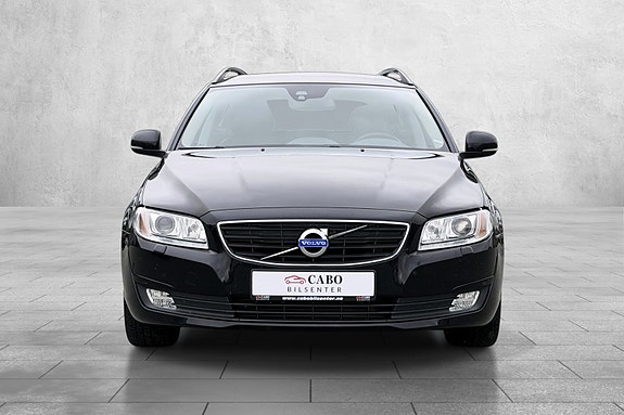 Volvo V70 2 of 30