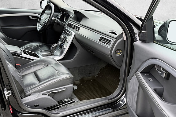 Volvo V70 12 of 30