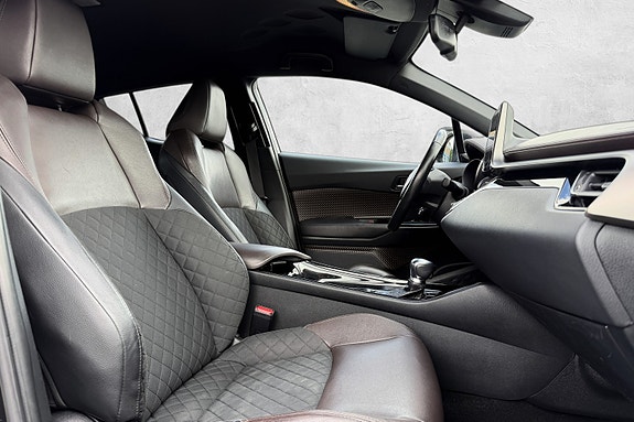 Toyota C-HR 12 of 29