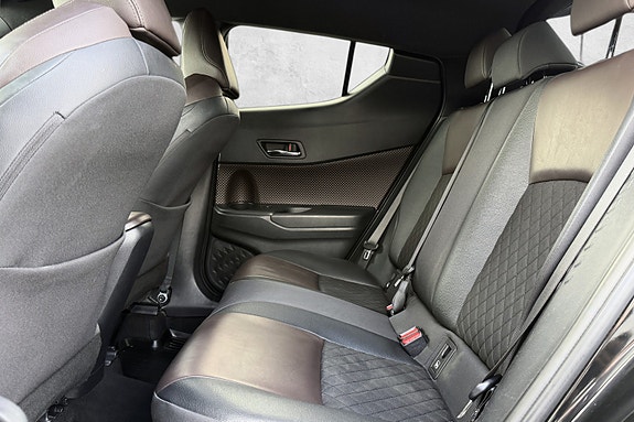 Toyota C-HR 10 of 29