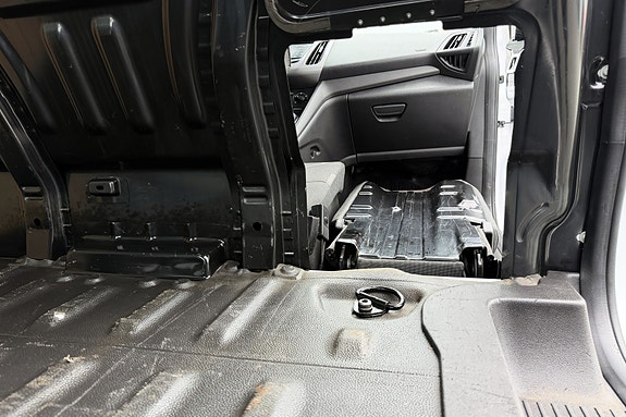 Ford Transit Connect 17 of 30