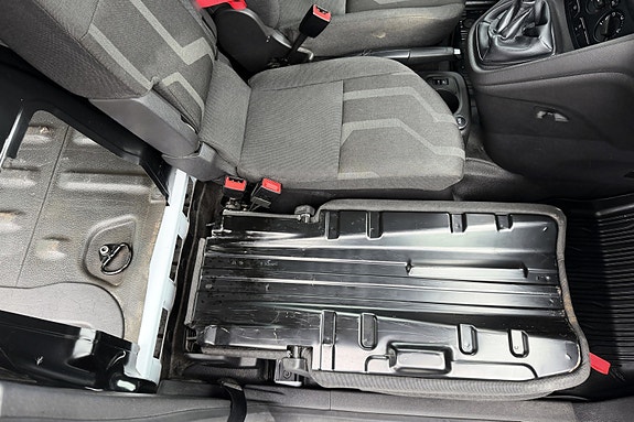 Ford Transit Connect 19 of 30