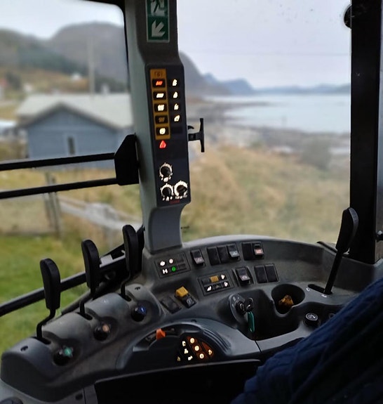 CLAAS Arion 440 14 of 16