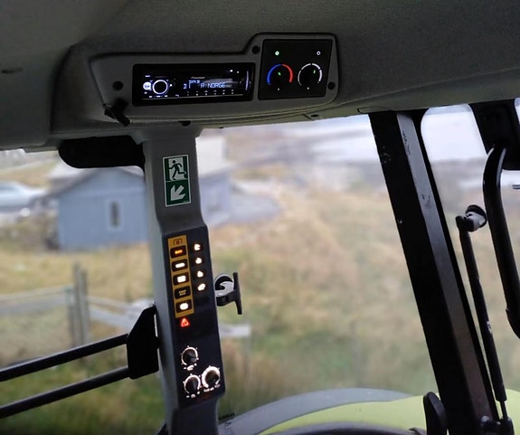 CLAAS Arion 440 15 of 16