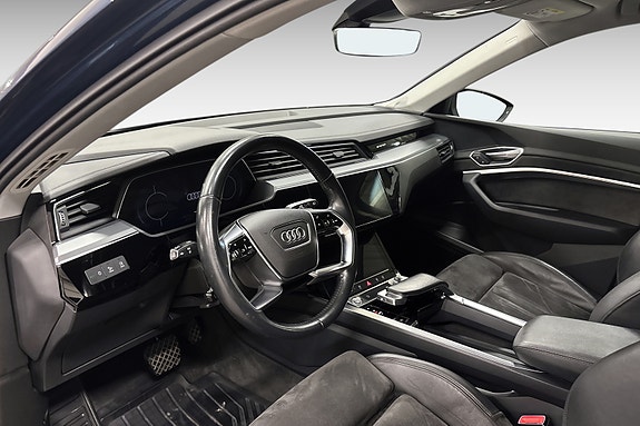 Audi e-tron 9 of 22