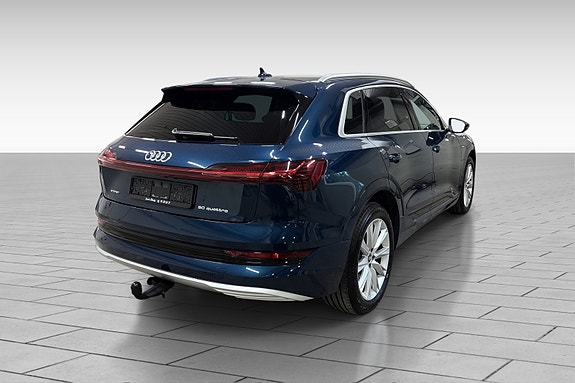 Audi e-tron 8 of 22