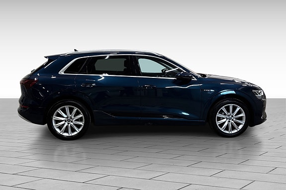 Audi e-tron 4 of 22