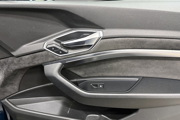 Audi e-tron 18 of 22