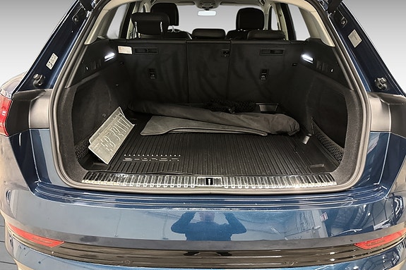 Audi e-tron 17 of 22